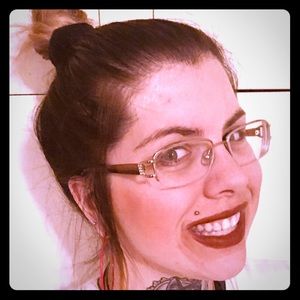 Meet your Posher, Adrienne